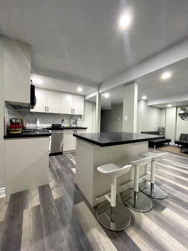 Kitchen, Niagara Falls BNB 15 mins away from Falls in Thorold (ON)