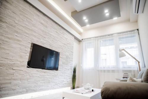 New luxury apartment in the center with A/C - image 3