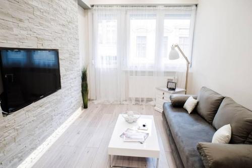 New luxury apartment in the center with A/C - image 7