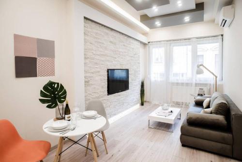 New luxury apartment in the center with A/C - image 10