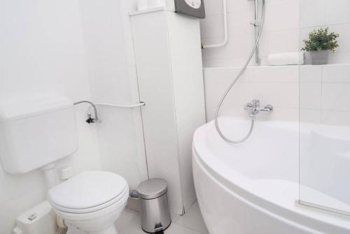Apartment image 10