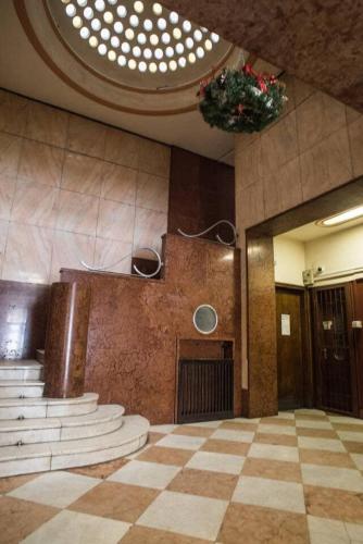 Very central spacious AC apartment - image 12