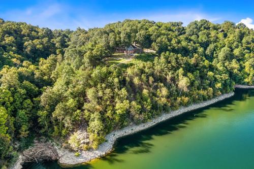 Birds Eye Retreat-10 acres on Beaver Lake-Hot Tub in Rogers, USA