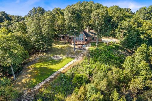 Birds Eye Retreat-10 acres on Beaver Lake-Hot Tub in Rogers, USA