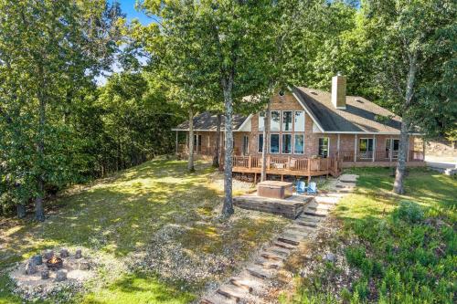 Birds Eye Retreat-10 acres on Beaver Lake-Hot Tub in Prairie Creek (AR)
