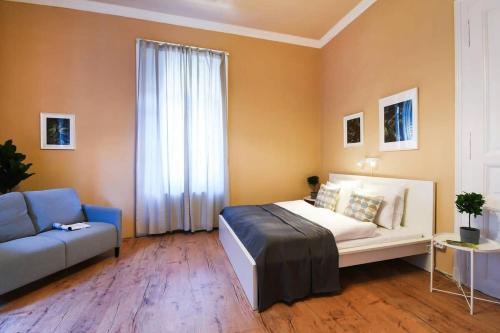 Very central very spacious new home - image 11