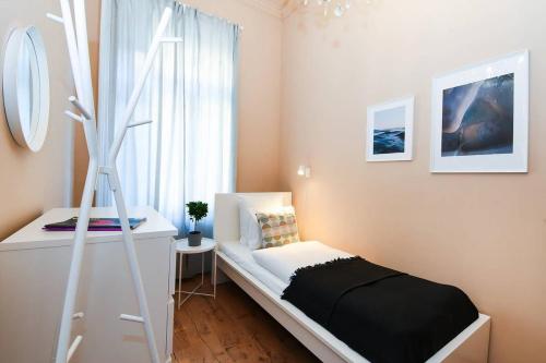 Very central very spacious new home - main image