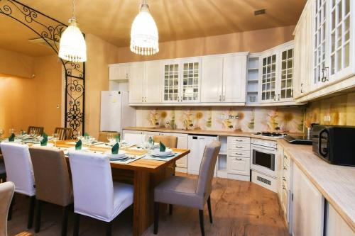 Very central very spacious new home - image 7