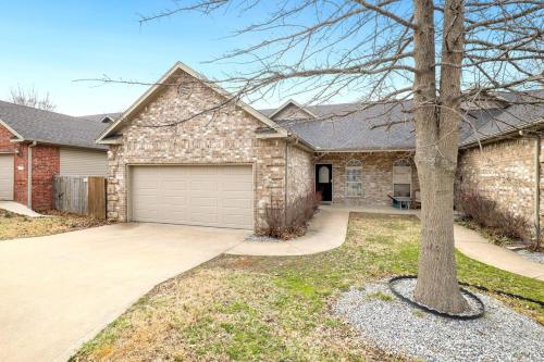 Bentonville Abode - MTB Friendly - 2 Mi to DT in Bentonville, USA