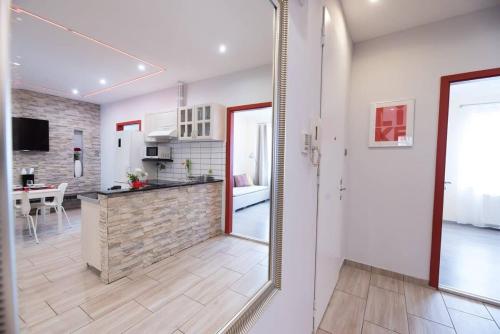 Ultra central large home with AC and balcony - image 9