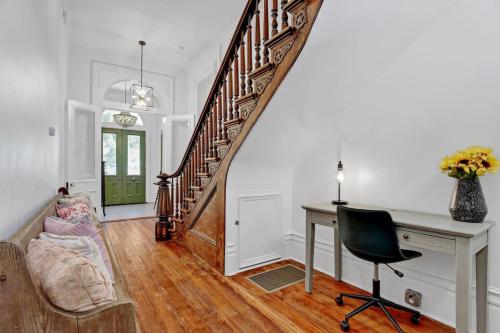Historic Manor Near Downtown in Denison, USA