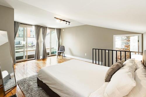 Lux Parkside Townhome - Free Parking - Walk to ALL in Cincinnati, USA