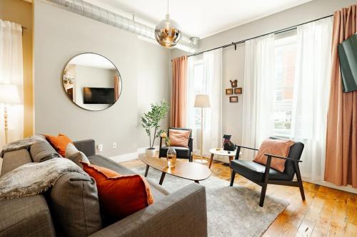 Lux Parkside Townhome - Free Parking - Walk to ALL in Cincinnati, USA