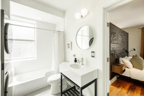 Lux Parkside Townhome - Free Parking - Walk to ALL in Cincinnati, USA