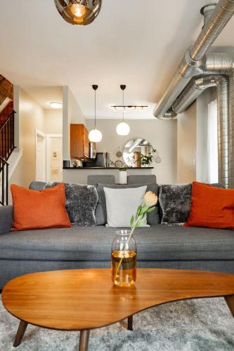 Lux Parkside Townhome - Free Parking - Walk to ALL in Cincinnati, USA