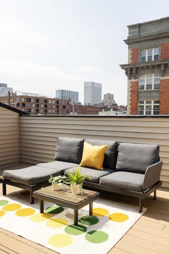 Lux Parkside Townhome - Free Parking - Walk to ALL in Cincinnati, USA