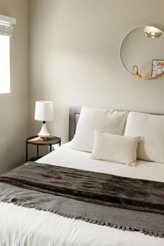 Explore OTR from a Parkside Condo - Walk to ALL in Cincinnati, USA