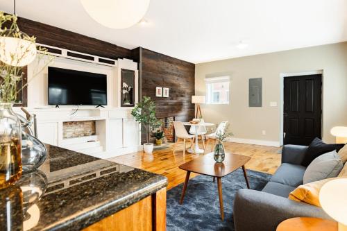 Explore OTR from a Parkside Condo - Walk to ALL in Cincinnati, USA