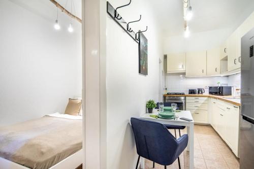 Convenient apartment at gastro driven location - image 4
