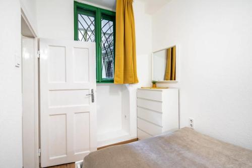 Convenient apartment at gastro driven location - image 14