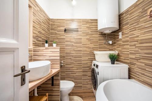 Convenient apartment at gastro driven location - image 5