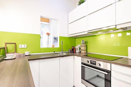 Central - Large - Comfy - image 5