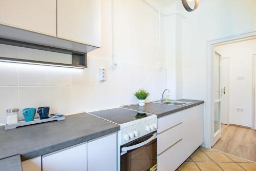 Cozy Home - Close to River - Easy Parking - image 5