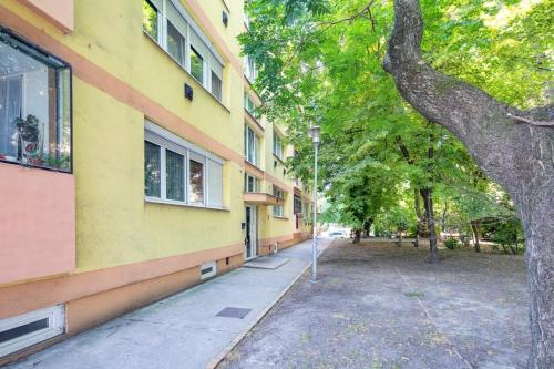 Cozy Home - Close to River - Easy Parking - image 12