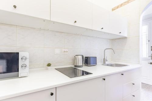 Ultra central modern home for 3 guests - image 13