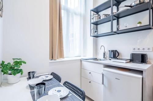 Very Central Charming - NEW - Studio - image 3