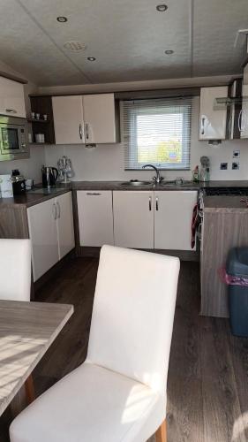 3 Bedroom caravan St osyth beach holiday park with free WiFi and parking