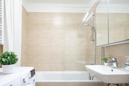 Central - Green Terrace - Modern - image 3