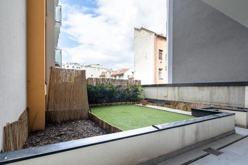 Central - Green Terrace - Modern - image 2