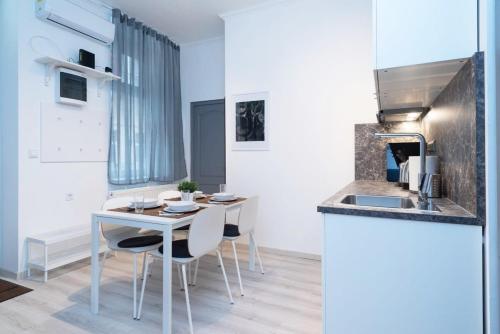 Ideal new apartment in the center - image 3