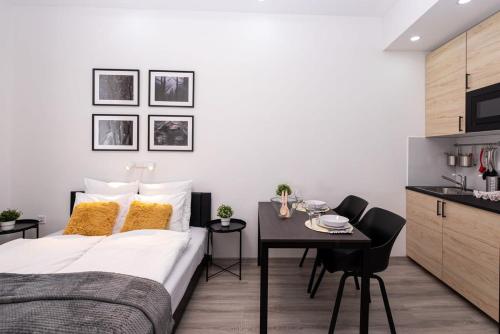 Charming studio at downtown - image 9