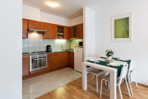 Pleasant & Comfy Apartment in super location - image 10