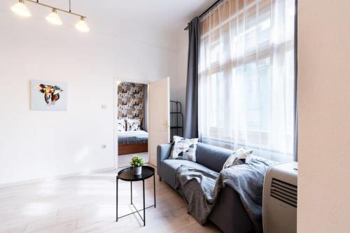 Spacious and comfy very central apartment - image 8