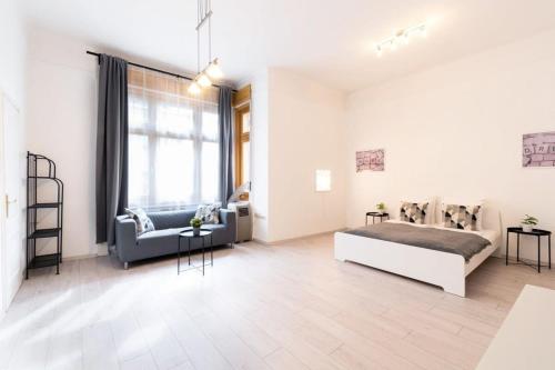 Spacious and comfy very central apartment - image 10