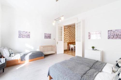 Spacious and comfy very central apartment - image 7