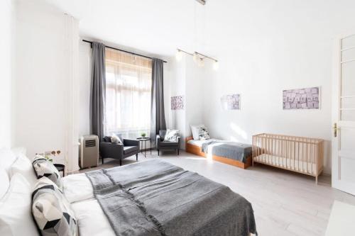 Spacious and comfy very central apartment - image 3