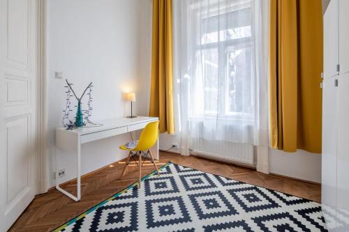 Spacious central home - image 3