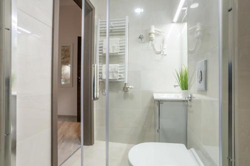 Gorgeous & Super Central Studio - image 9