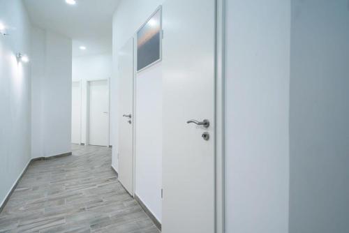 Modern stylish studio at central location - image 11