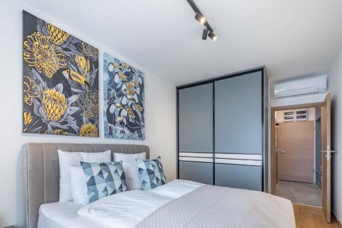 Brand new central flat - image 12