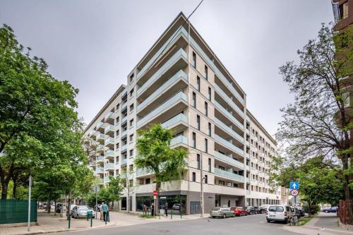 Brand new central flat - image 2