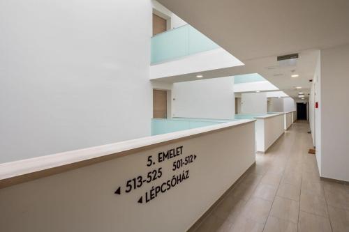 Brand new central flat - image 11