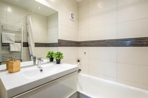 Cozy quiet apartment with a balcony - image 11