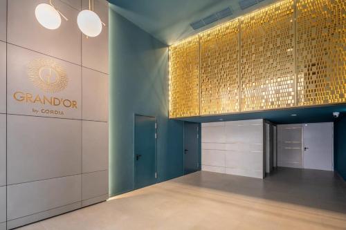 Modern apt in Authentic Central Area - image 4