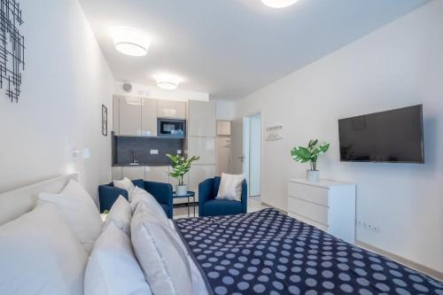 Modern apt in Authentic Central Area - image 5
