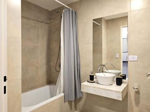 One-Bedroom Apartment image 9